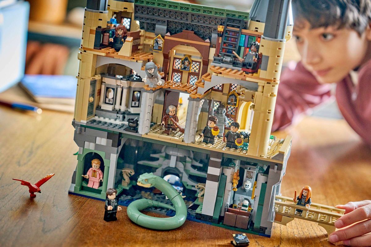 LEGO 76473 - Harry Potter™, Galtvortborgen: Østfløyen